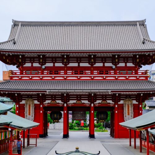 Explore the historic main gate of Senso-ji Temple in Tokyo, Japan, featuring traditional architecture.