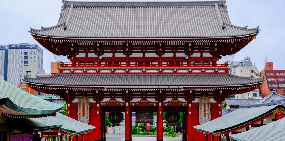 Explore the historic main gate of Senso-ji Temple in Tokyo, Japan, featuring traditional architecture.